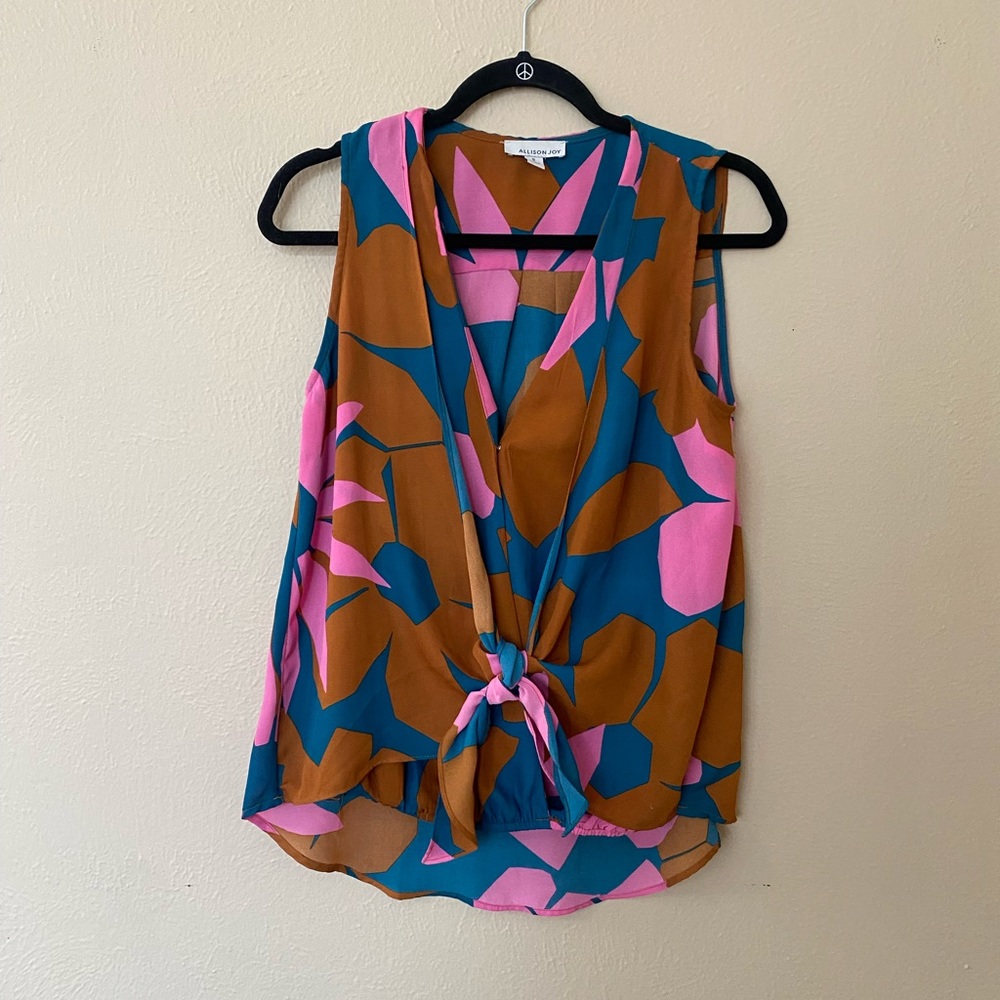 Great condition, blouse, sleeveless